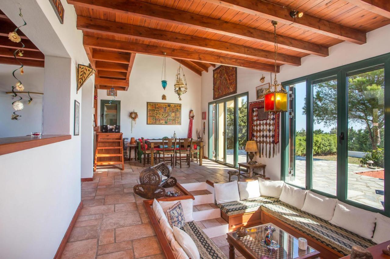 Ellie's House Lakhania